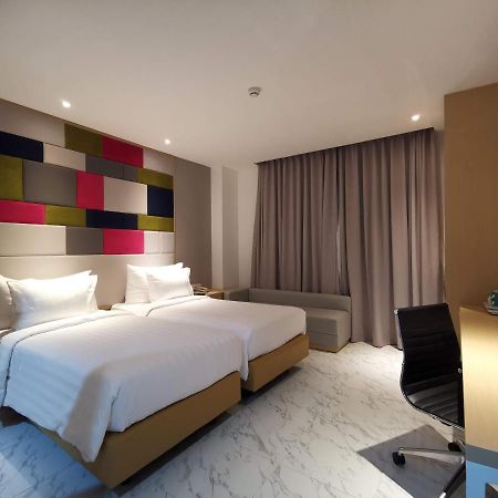 Palm Park Hotel Surabaja Zewnętrze zdjęcie