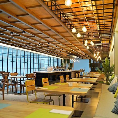 Palm Park Hotel Surabaja Zewnętrze zdjęcie
