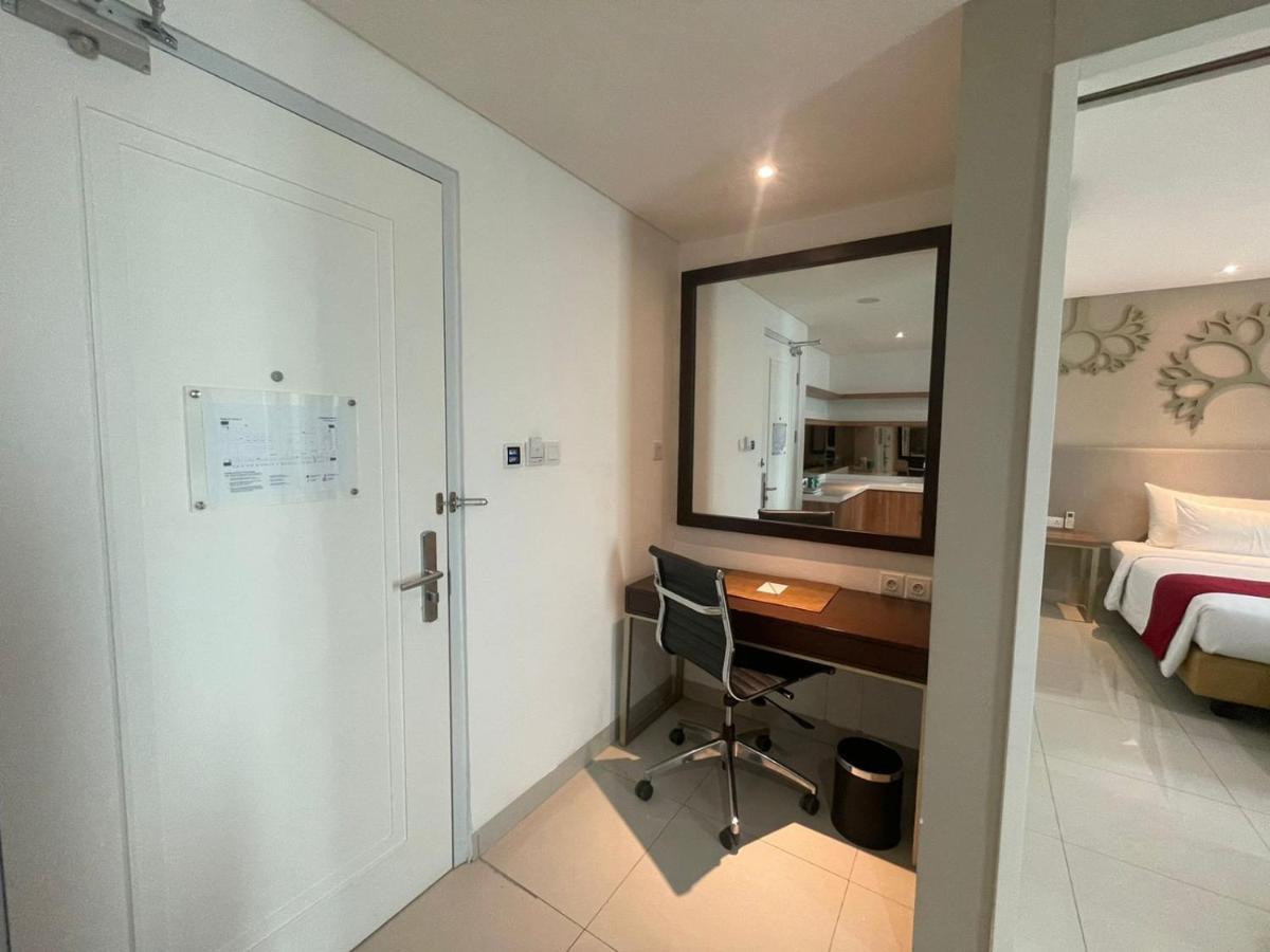 Palm Park Hotel Surabaja Zewnętrze zdjęcie