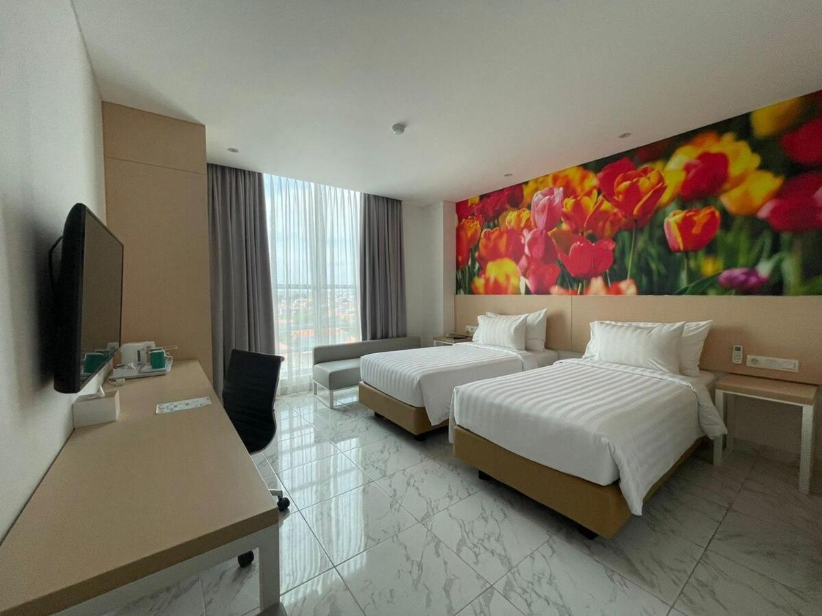 Palm Park Hotel Surabaja Zewnętrze zdjęcie