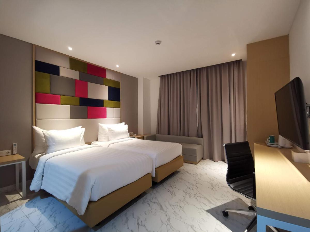 Palm Park Hotel Surabaja Zewnętrze zdjęcie