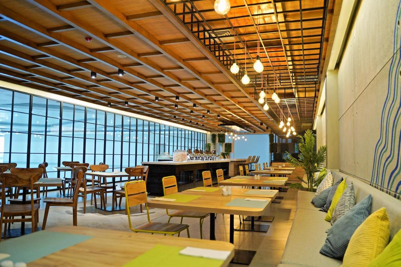 Palm Park Hotel Surabaja Zewnętrze zdjęcie