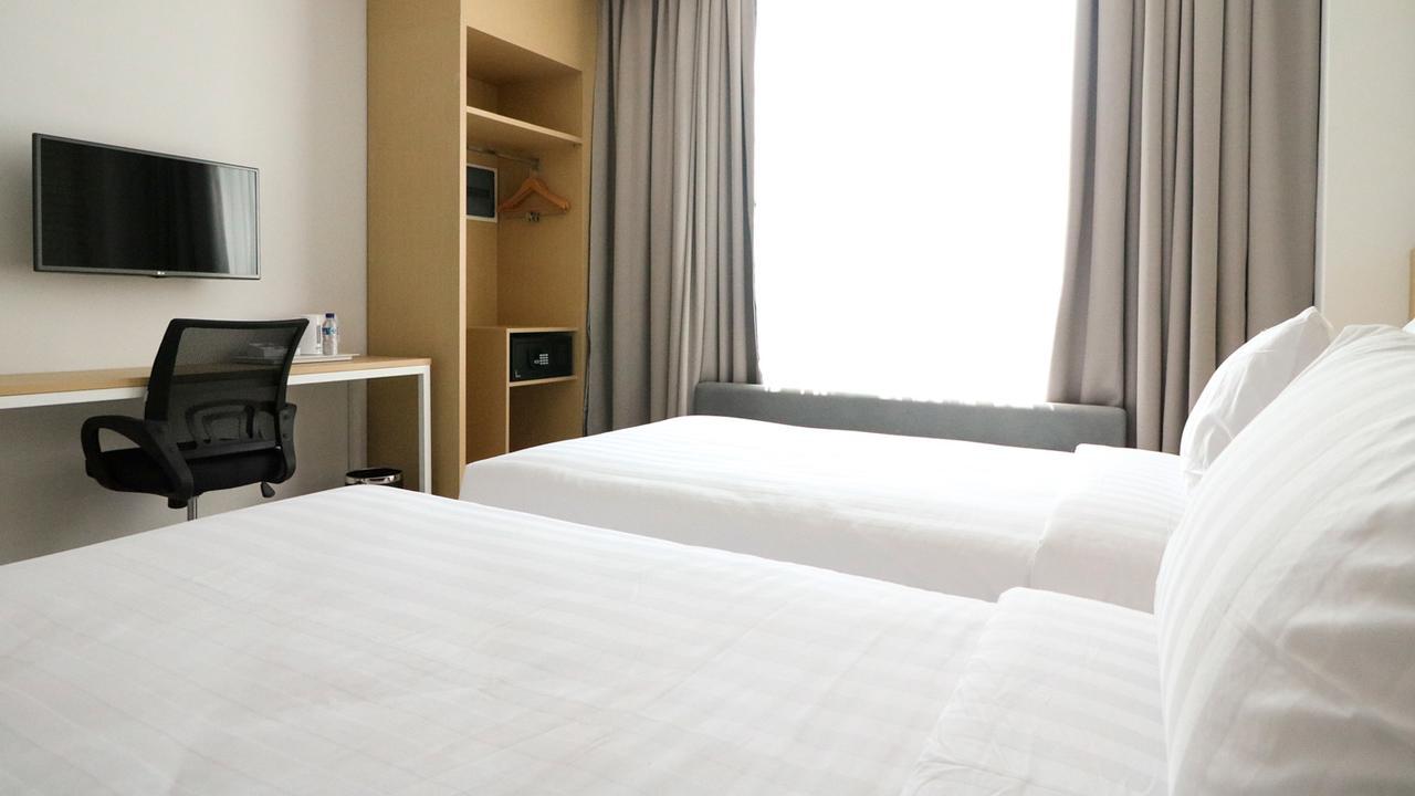 Palm Park Hotel Surabaja Zewnętrze zdjęcie