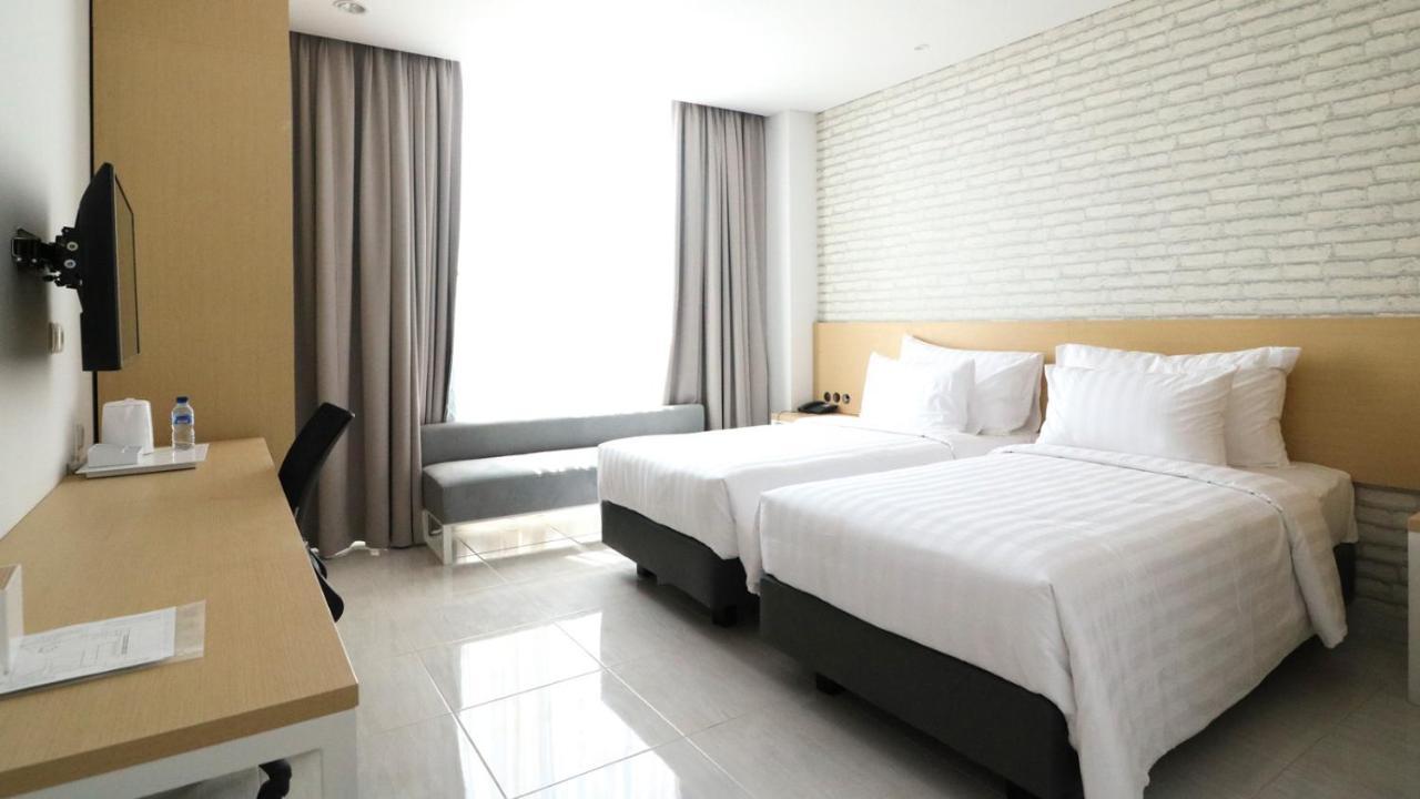 Palm Park Hotel Surabaja Zewnętrze zdjęcie