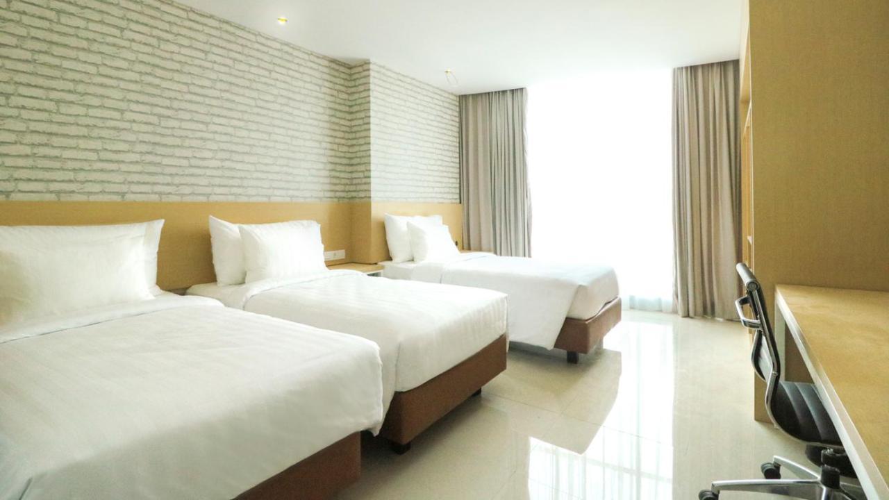 Palm Park Hotel Surabaja Zewnętrze zdjęcie