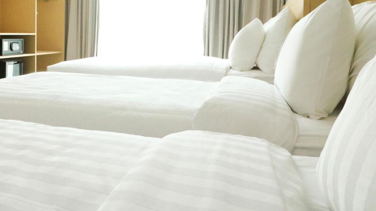 Palm Park Hotel Surabaja Zewnętrze zdjęcie