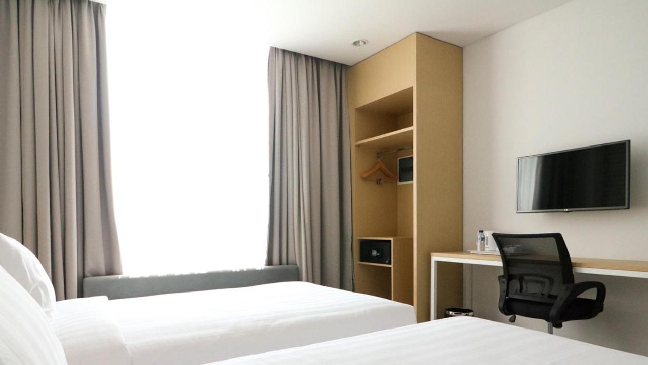 Palm Park Hotel Surabaja Zewnętrze zdjęcie