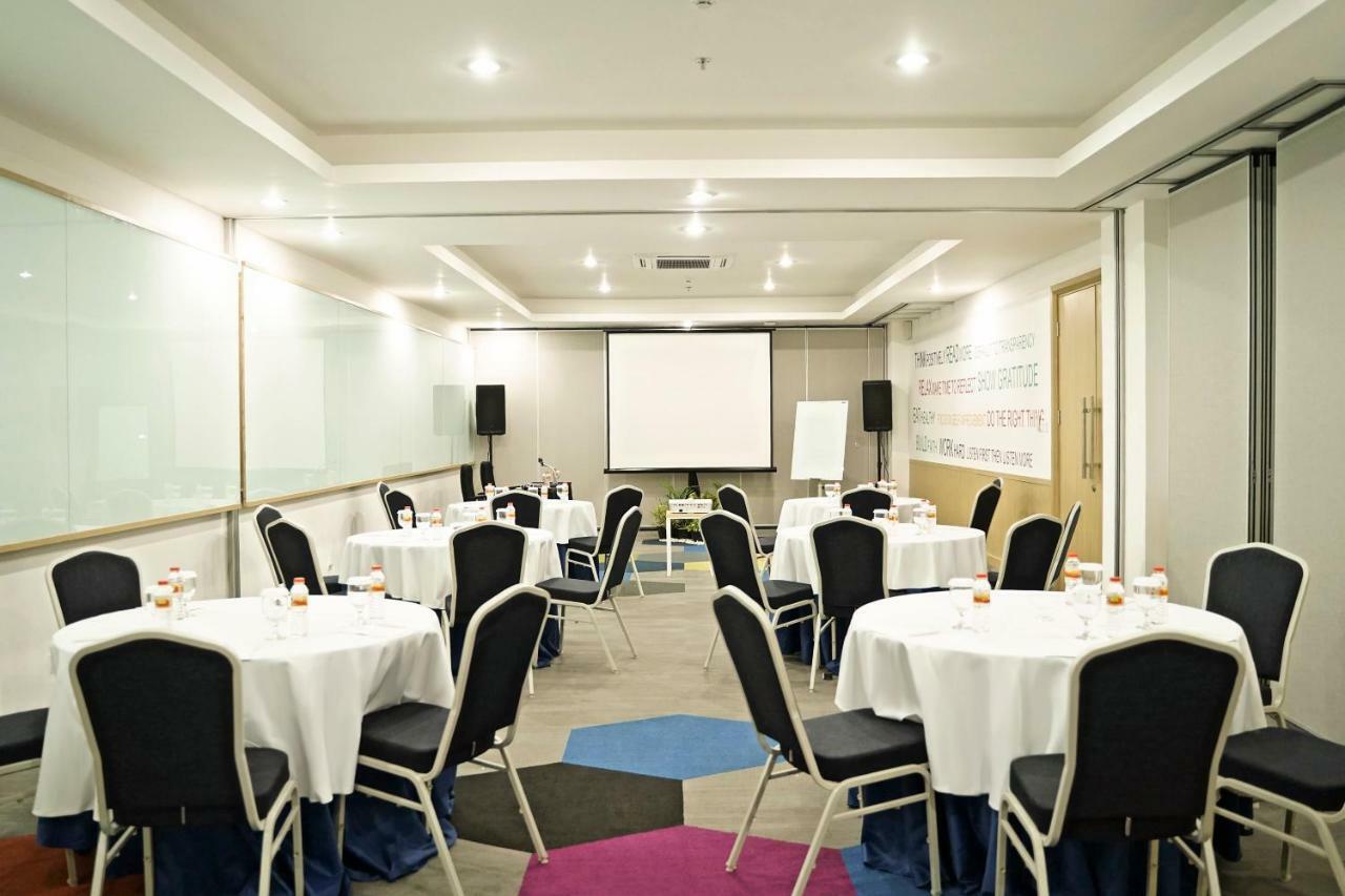 Palm Park Hotel Surabaja Zewnętrze zdjęcie