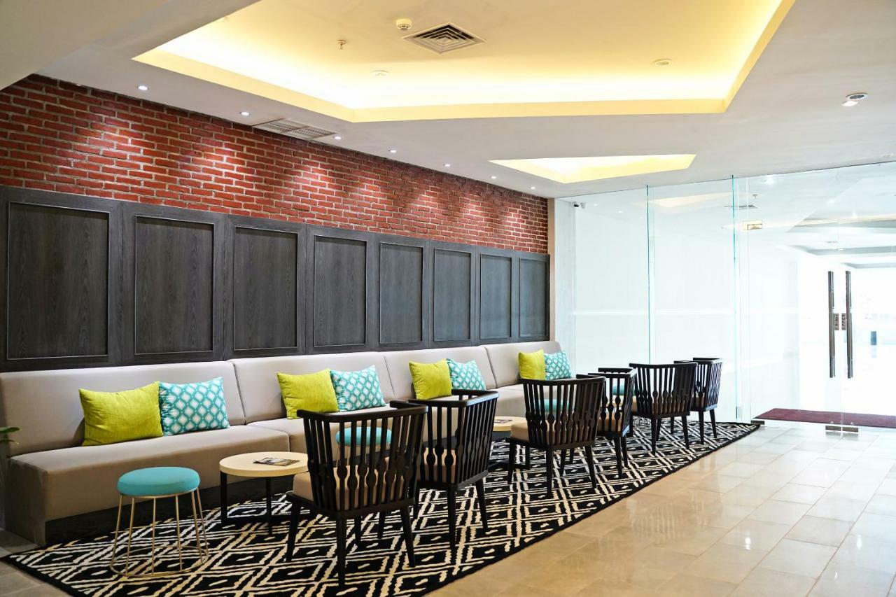Palm Park Hotel Surabaja Zewnętrze zdjęcie