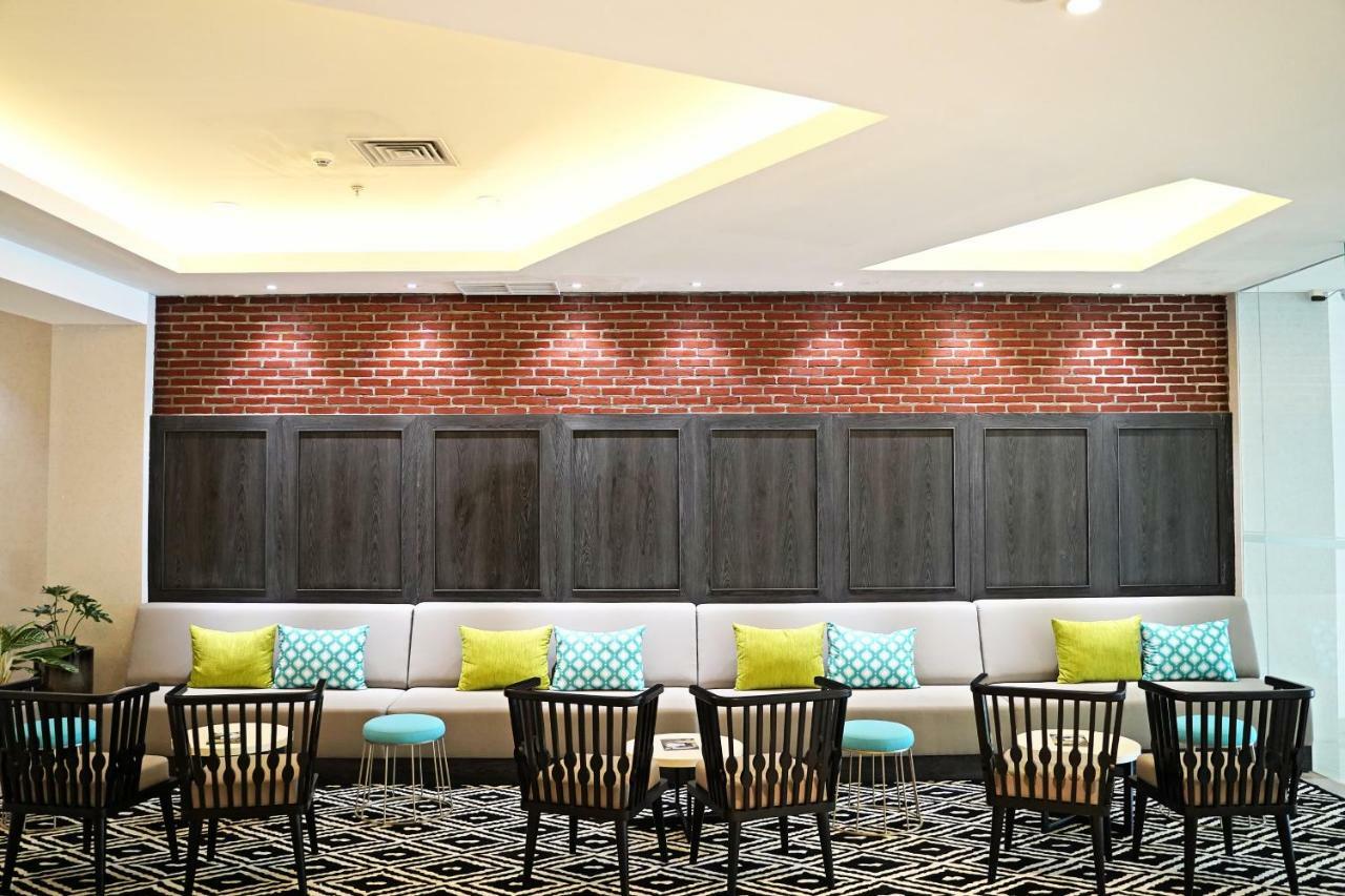 Palm Park Hotel Surabaja Zewnętrze zdjęcie