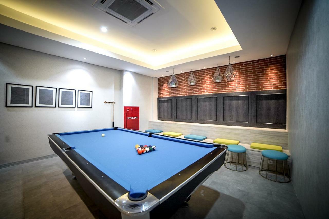 Palm Park Hotel Surabaja Zewnętrze zdjęcie